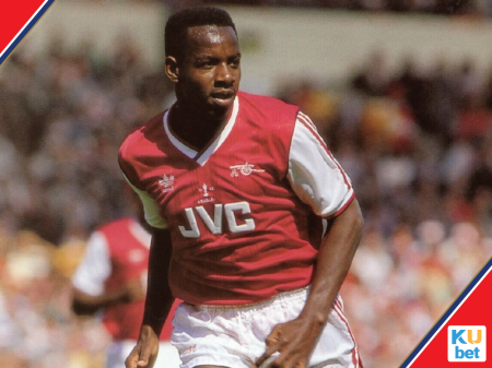 ไมเคิล โธมัส นักเตะอาร์เซนอล ไมเคิล โธมัส นักเตะอาร์เซนอล